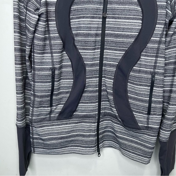 Lululemon In Stride Jacket - Striped Size 6 Activewear Sporty Yoga - Picture 4 of 10